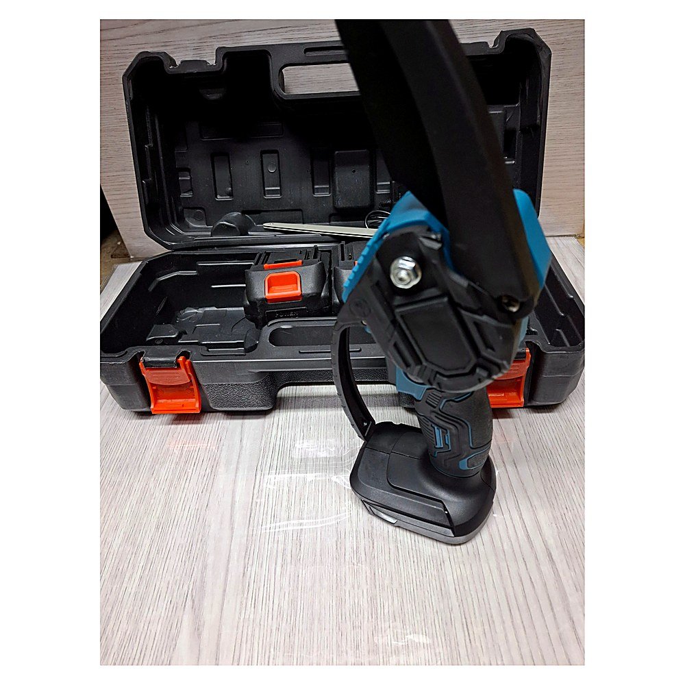 Aku rucna testera MAKITA sa 2 baterije LNT -850 -128W